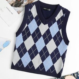 patterned sweater vest, in good condition, perfect for spring!